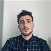 Studente di Filosofia impartisce lezione di Filosofia e Storia a studenti liceali